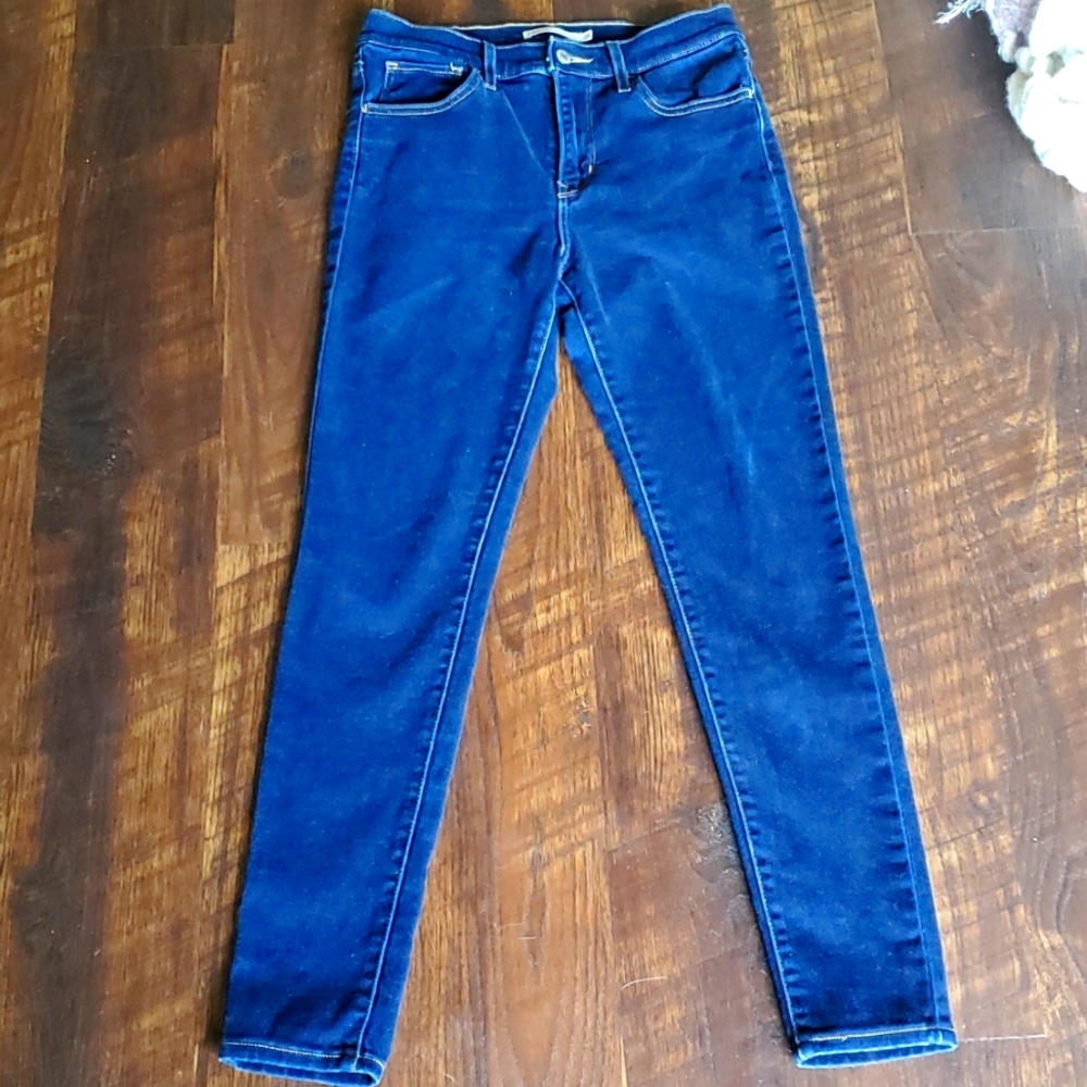 LEVIS 720 High Rise Super Skinny 28